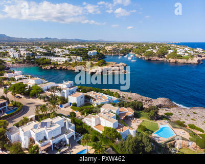 Spanien, Mallorca, Portocolom, Luftaufnahme von Cala d'Or und die Bucht Cala Ferrera Stockfoto