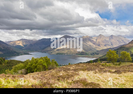 Großbritannien, Schottland, Kintail, Blick auf Loch Duich und fünf Schwestern von kintail Stockfoto