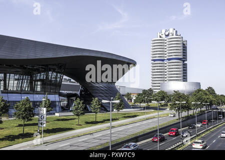 BMW-Welt und BMW-Vierzylinder, Hauptverwaltung München, Bayern, Deutschland, Europa (www.allover.cc/TPH) Stockfoto