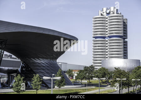 BMW-Welt und BMW-Vierzylinder, Hauptverwaltung München, Bayern, Deutschland, Europa (www.allover.cc/TPH) Stockfoto