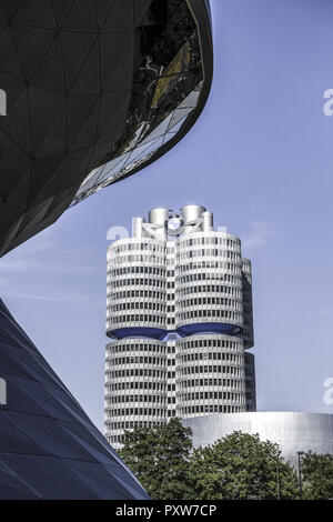 BMW-Welt und BMW-Vierzylinder, Hauptverwaltung München, Bayern, Deutschland, Europa (www.allover.cc/TPH) Stockfoto