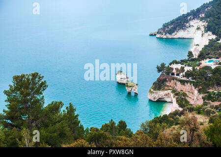 Italien, Apulien, Mattinata, Adria, Faraglioni Strand und Baia delle Zagare Strand Stockfoto