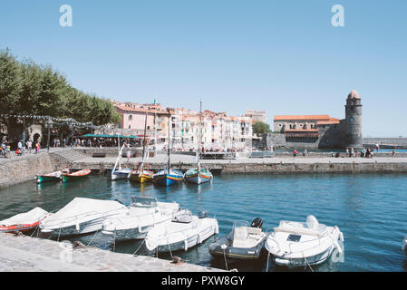 Frankreich, Collioure, Boote im Hafen Stockfoto