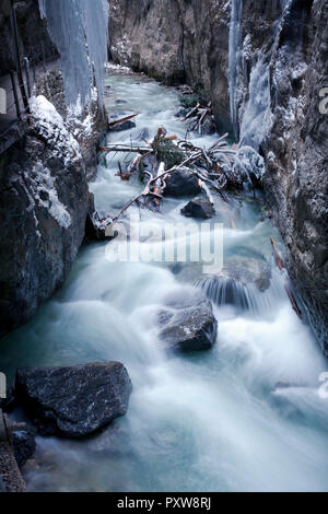 Deutschland, Garmisch-Partenkirchen, Blick von Eiszapfen in der Partnachklamm Schlucht Stockfoto
