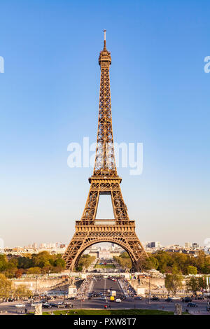 Frankreich, Paris, Eiffelturm, Pont d'Lena, Place de Varsovie Stockfoto