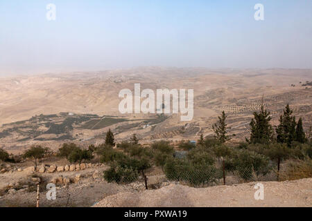 Berg Nebo, Jordanien - Oktober 18, 2018: Blick vom Berg Nebo in Jordanien, wo Moses das Gelobte Land sah. Stockfoto