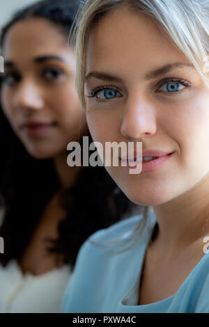 Portrait von zwei weiblichen Freunde Stockfoto