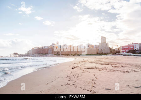 Italien, Molise, Campobasso, Altstadt mit Castello Svevo, Ansicht vom Strand Stockfoto