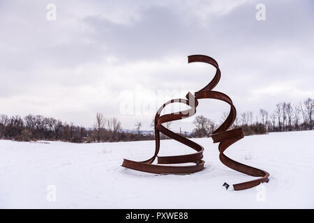 Tänzer, von Carole Eisner, am Steinbruch Hill Art Park in der Stadt Cazenovia in Madison County im Zentrum von New York. Stockfoto