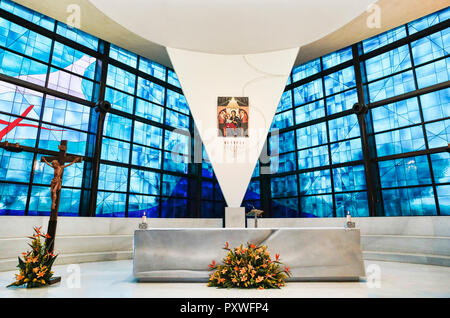 Castel di Leva Rom, Italien, 6. Oktober 2018: Einrichtung der neuen Kirche der Madonna der göttlichen Liebe, des berühmten Ziel der Katholischen Pilgerfahrt. Stockfoto