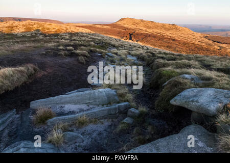 Grindslow Knoll, die sich am südlichen Rande des Kinder Scout im September Sonnenlicht. Kinder Scout, Derbyshire, Peak District, England, UK. Stockfoto