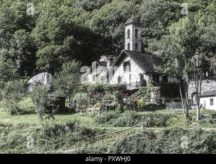 Bergdorf Im Tessin, Schweiz Stockfoto