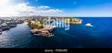 Spanien, Mallorca, Portocolom, Luftaufnahme von Cala d'Or und die Bucht Cala Ferrera Stockfoto