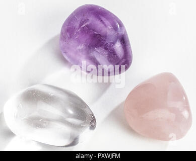 Drei Polierte Steine Bergkristall, Amethyst, Rosenquarz Stockfoto