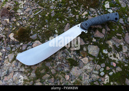 Foto einer Machete in der Ansicht von oben. Messer mit einem leuchtenden Klinge. Flatlay. Stockfoto