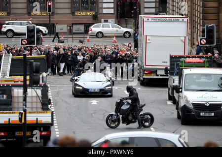 Dreharbeiten für ein Auto Verfolgungsjagd mit einem McLaren Sportwagen und Motorräder findet in Glasgow City Centre, für einen neuen schnellen und wütenden Franchise Film. Stockfoto