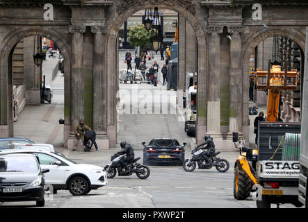 Dreharbeiten für ein Auto Verfolgungsjagd mit einem McLaren Sportwagen und Motorräder findet in Glasgow City Centre, für einen neuen schnellen und wütenden Franchise Film. Stockfoto