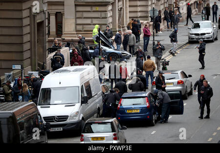 Dreharbeiten für ein Auto Verfolgungsjagd mit einem McLaren Sportwagen und Motorräder findet in Glasgow City Centre, für einen neuen schnellen und wütenden Franchise Film. Stockfoto