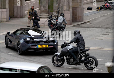 Dreharbeiten für ein Auto Verfolgungsjagd mit einem McLaren Sportwagen und Motorräder findet in Glasgow City Centre, für einen neuen schnellen und wütenden Franchise Film. Stockfoto