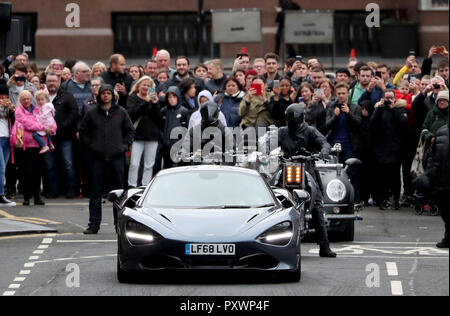 Dreharbeiten für ein Auto Verfolgungsjagd mit einem McLaren Sportwagen und Motorräder findet in Glasgow City Centre, für einen neuen schnellen und wütenden Franchise Film. Stockfoto