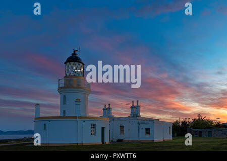 Großbritannien, Schottland, Black Isle, Chanonry Ness, Chanonry Point, Chanonry Leuchtturm bei Sonnenuntergang Stockfoto