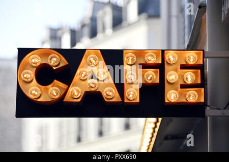 Café unterzeichnen in Paris - Montmartre - Frankreich Stockfoto