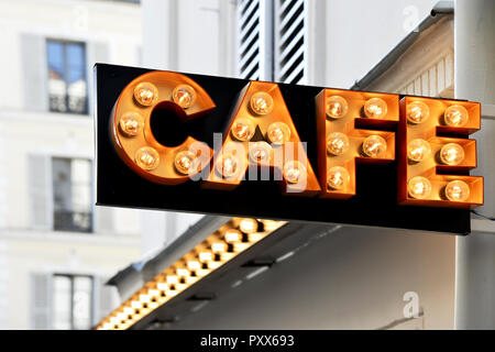 Café unterzeichnen in Paris - Montmartre - Frankreich Stockfoto