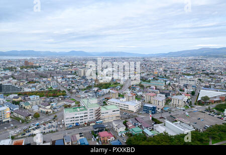 Hakodate, Japan - 10. Oktober 2018: Stadtbild von Hakodate von Goryokaku Turm in Hakodate, Hokkaido, Japan. Stockfoto