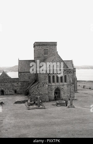 1950, auf der Insel Iona Abbey und St. Martins Cross, herbrides, Schottland, Großbritannien. Stockfoto
