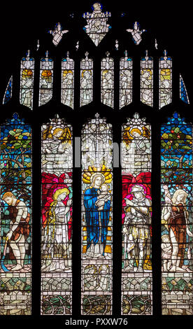 Christopher Whall der ersten Kirchenfenster (1891) in der Kirche St. Mary, Stamford, Großbritannien Stockfoto