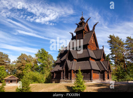 Holz- Gol Stabkirche (Gol Stavkyrkje) in den Norwegischen Museum für Kulturgeschichte an der Halbinsel Bygdoy in Oslo, Norwegen, Skandinavien rekonstruiert Stockfoto