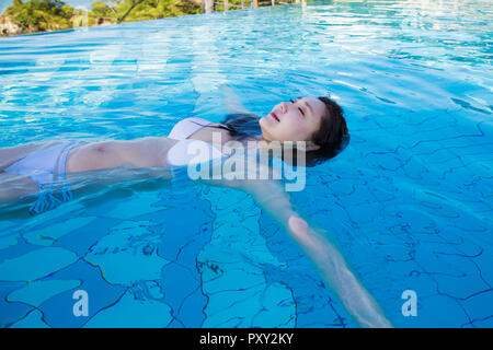 Ferienhäuser Sommer von schönen Frauen, Spaß im Wasser 294 Stockfoto