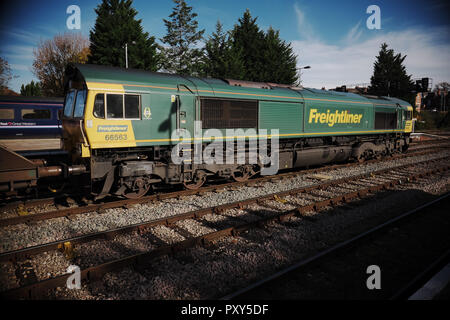 Freightliner Class 66 Diesel Lokomotive durch Hereford Bahnhof im Oktober 2018 Stockfoto