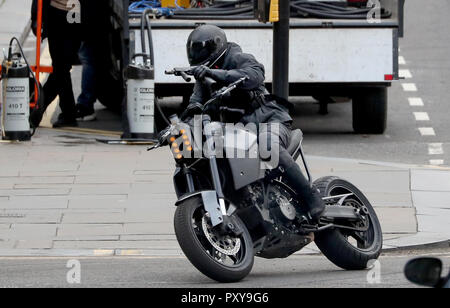 Dreharbeiten für ein Auto Verfolgungsjagd mit einem McLaren Sportwagen und Motorräder findet in Glasgow City Centre, für einen neuen schnellen und wütenden Franchise Film. Stockfoto