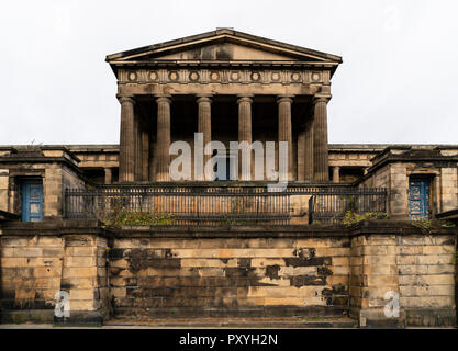 Außenansicht des ehemaligen Alten Royal High School auf dem Calton Hill, Edinburgh, Schottland, Großbritannien. Stockfoto