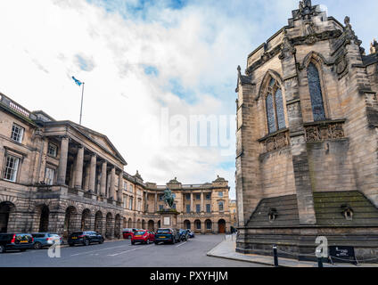 Außenansicht des Parliament Square und die Obersten Gerichte (Gericht Session) in der Altstadt von Edinburgh, Schottland, Großbritannien Stockfoto