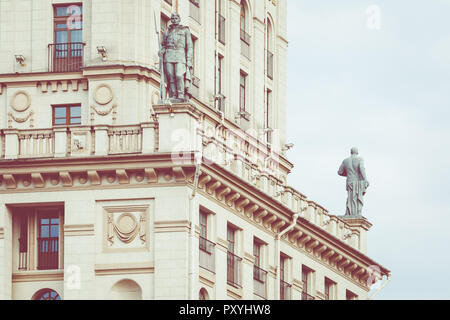 Detaillierte Ansicht der Tore von Minsk. Sowjetischen Erbe. Das Wahrzeichen der Stadt. Station Square. Minsk. Belarus. Stockfoto