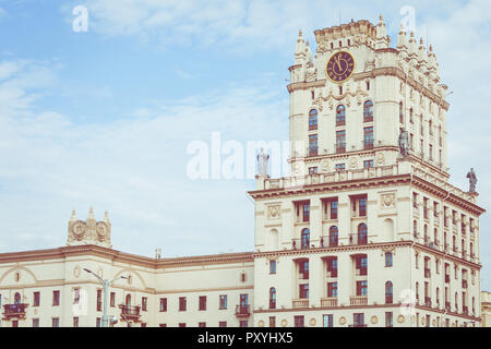 Detaillierte Ansicht der Tore von Minsk. Sowjetischen Erbe. Das Wahrzeichen der Stadt. Station Square. Minsk. Belarus. Stockfoto