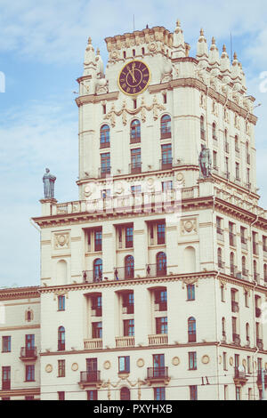 Detaillierte Ansicht der Tore von Minsk. Sowjetischen Erbe. Das Wahrzeichen der Stadt. Station Square. Minsk. Belarus. Stockfoto