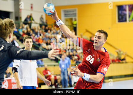 Pilsen, Tschechische Republik. 24 Okt, 2018. Stepan Zeman (CZE), die in Aktion bei der näheren Bestimmung der Europäischen Männer Handball Meisterschaft der Tschechischen Republik vs Finnland in Pilsen, Tschechische Republik, 24. Oktober 2018. Credit: Miroslav Chaloupka/CTK Photo/Alamy leben Nachrichten Stockfoto