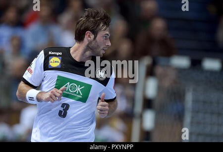 Wetzlar, Deutschland. 24 Okt, 2018. 24. Oktober 2018, Deutschland, Wetzlar: Handball: EM-Qualifikation, Deutschland - Israel, 2. Qualifikation, Gruppe 1, 1. Spieltag in der Rittal Arena. Uwe Gensheimer Deutschlands cheers ein Ziel gegen Israel. Credit: Silas Stein/dpa/Alamy leben Nachrichten Stockfoto