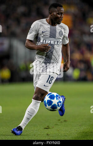 Camp Nou, Barcelona, Spanien. 24 Okt, 2018. UEFA Champions League Fußball, Barcelona gegen Inter Mailand; Asamoah von Inter mit dem Ball Credit: Aktion plus Sport/Alamy leben Nachrichten Stockfoto