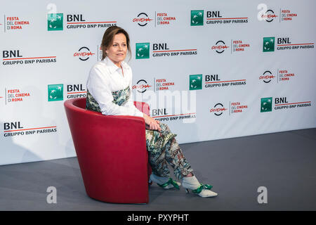 Rom, Italien. 24. Oktober, 2018. Rom, Italien. 24. Okt 2018. Sigourney Weaver besucht einen Fotoauftrag während des 13 Rom Film Fest im Auditorium Parco della Musica. Credit: Gennaro Leonardi/Alamy leben Nachrichten Stockfoto