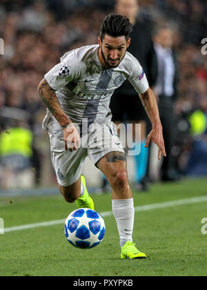 Camp Nou, Barcelona, Spanien. 24 Okt, 2018. UEFA Champions League Fußball, Barcelona gegen Inter Mailand; Politano von Inter bricht mit der Kugel Credit: Aktion plus Sport/Alamy leben Nachrichten Stockfoto