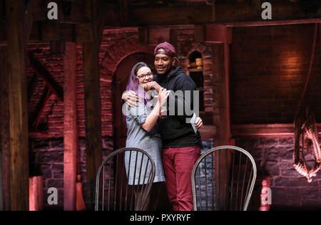 Holli Campbell und Bryan Terrell Clark besucht die Cast Q&A während der Rockefeller Foundation und die Gilder Lehrman Institut der amerikanischen Geschichte High School Student # EduHam Matinee der "Hamilton" im Richard Rodgers Theatre am Oktober 24, 2018 in New York City gefördert. Quelle: Walter McBride/MediaPunch Stockfoto