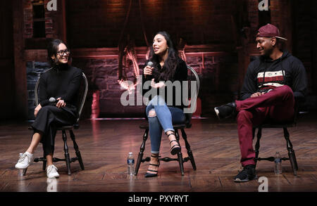 Sabrina Imamura, Lauren Boyd und Bryan Terrell Clark besucht die Cast Q&A während der Rockefeller Foundation und die Gilder Lehrman Institut der amerikanischen Geschichte High School Student # EduHam Matinee der "Hamilton" im Richard Rodgers Theatre am Oktober 24, 2018 in New York City gefördert. Quelle: Walter McBride/MediaPunch Stockfoto