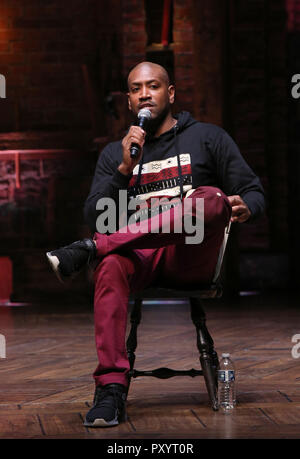 Bryan Terrell Clark besucht die Cast Q&A während der Rockefeller Foundation und die Gilder Lehrman Institut der amerikanischen Geschichte High School Student # EduHam Matinee der "Hamilton" im Richard Rodgers Theatre am Oktober 24, 2018 in New York City gefördert. Quelle: Walter McBride/MediaPunch Stockfoto