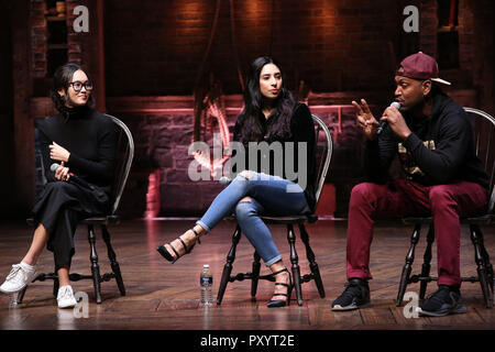 Sabrina Imamura, Lauren Boyd und Bryan Terrell Clark besucht die Cast Q&A während der Rockefeller Foundation und die Gilder Lehrman Institut der amerikanischen Geschichte High School Student # EduHam Matinee der "Hamilton" im Richard Rodgers Theatre am Oktober 24, 2018 in New York City gefördert. Quelle: Walter McBride/MediaPunch Stockfoto