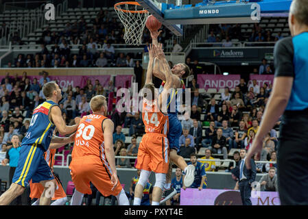 Andorra. 24. Oktober, 2018. EURO CUP Spiel zwischen Morabanc Andorra BC und Ratiopharm Ulm an Poliesportiu d'Andorra Stadion am 24. Oktober 2018 in Andorra La Vella. Stockfoto