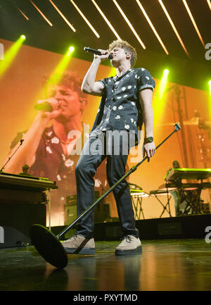 Juli 28, 2018 - Raleigh, North Carolina; USA - Musiker CHARLIE PUTH führt Leben, wie seine Tour 2018 macht Halt an der Küste Credit Union Musik Park in Walnut Creek in Raleigh Copyright 2018 Jason Moore befindet. Credit: Jason Moore/ZUMA Draht/Alamy leben Nachrichten Stockfoto